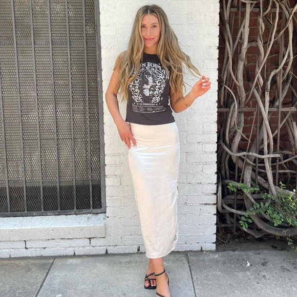PacSun x THE MET Cream satin midi skirt with side slit sz xs / small snag in it - Picture 1 of 9